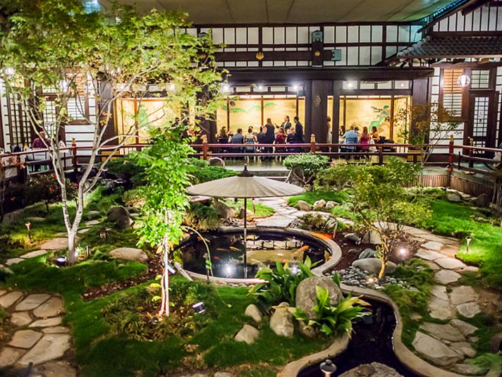 yamashiro-garden-courtyard-night